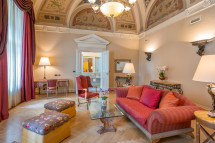 NH Collection Hotel Carlo IV
